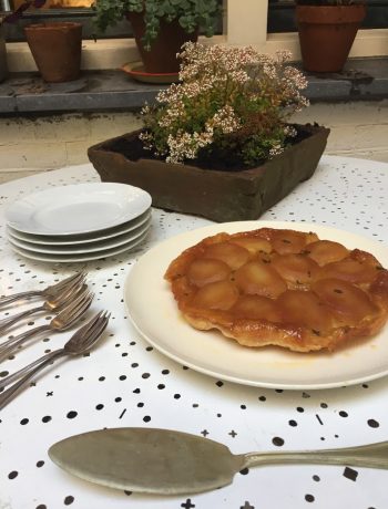 Het recept van deze tarte tatin van appel, ofetwel omgekeerde appeltaart, is een echte Franse klassieker. Een heel makkelijk recept waardoor je binnen no time een lekker stuk taart bij de koffie kunt serveren.