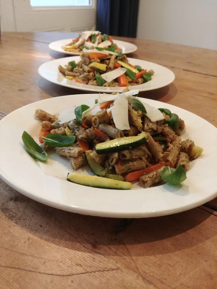 Pasta pesto met courgette en wortel, pasta, pesto, courgette, wortel, biologisch, groenten, gezond, recept