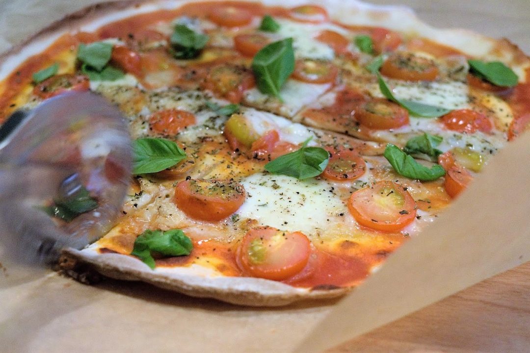 pizza margharita, pizza, recept, tomaat, mozzarella, basilicum, groenten, makkelijk, biologisch
